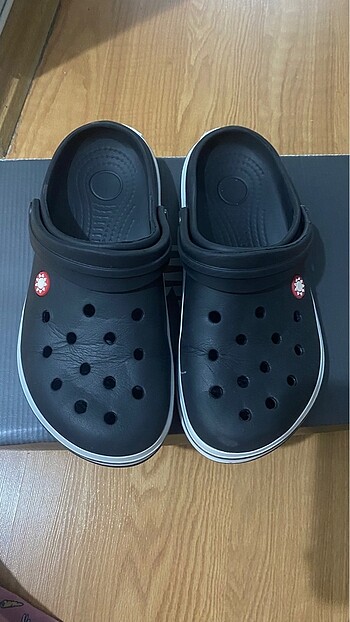 Siyah crocs