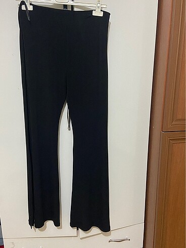 Yırtmaçlı pantolon