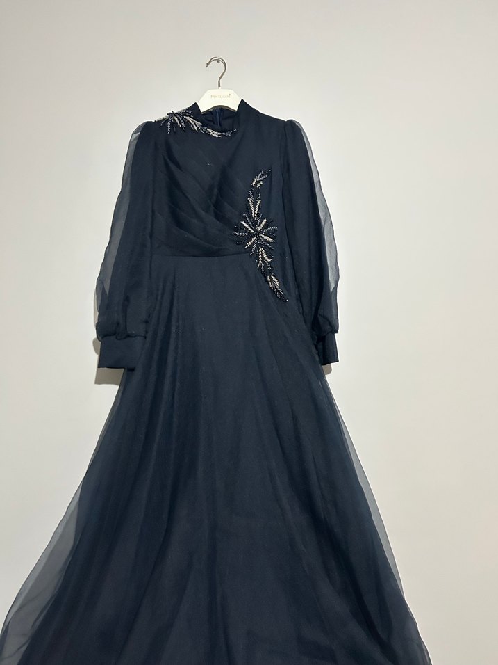 Uzun Siyah Gotik Nakışlı Abiye Elbise - Görsel 2