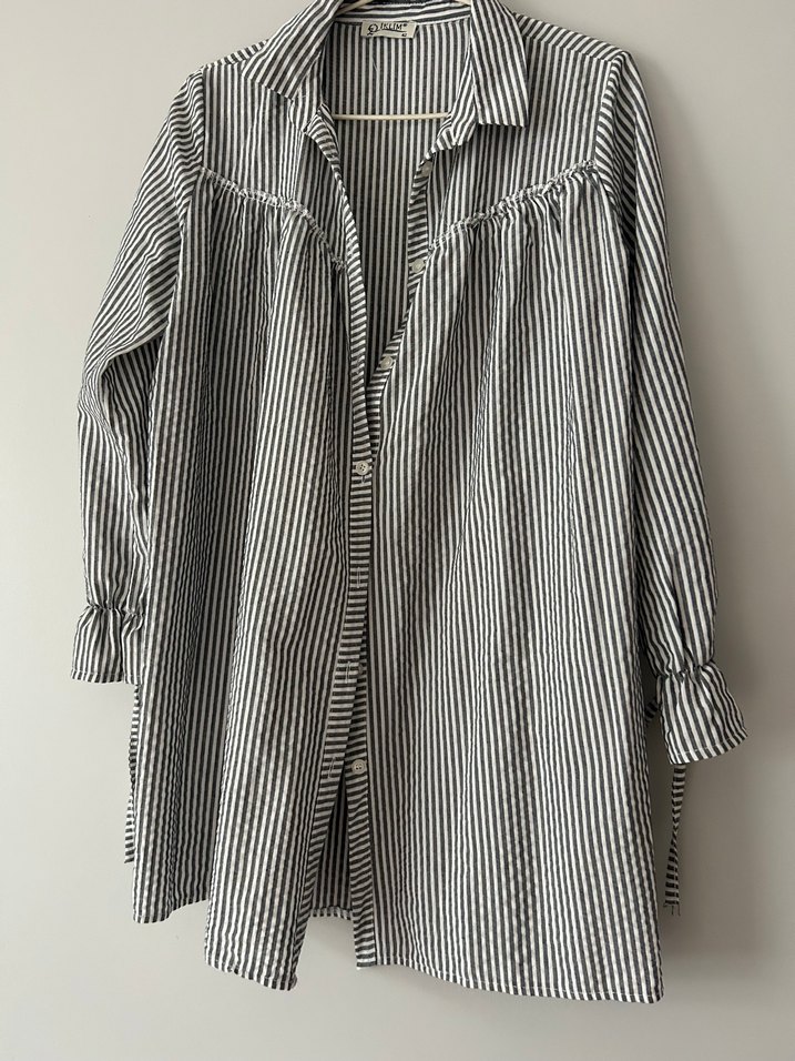 Gri Çizgili Keten Salaş Kadın Gömlek - Görsel 2