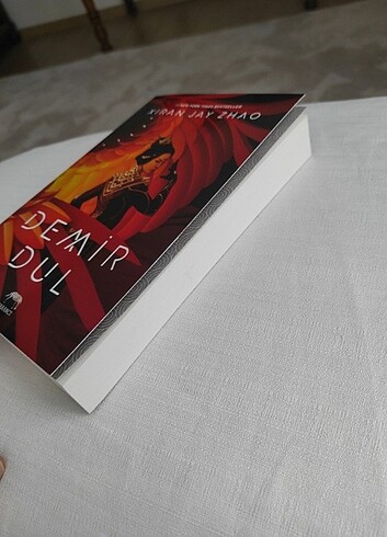 Beden demir dul Xiran Jay zhao