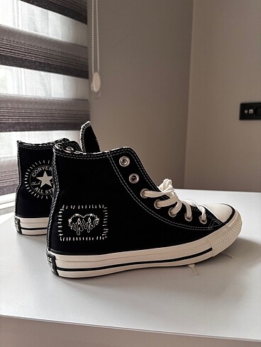 Siyah Converse
