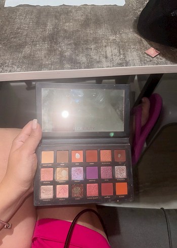 Beden Huda Beauty Desert Dusk Göz Farı Paleti