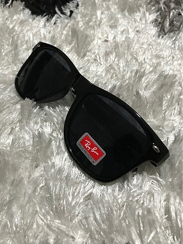 Ray-Ban güneş gözlüğü