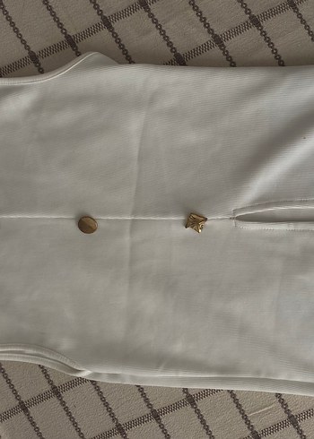 Düğmeli Beyaz Kolsuz Kadın Bluz - Görsel 2