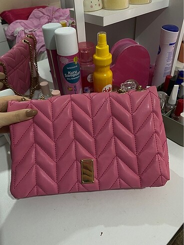 Pembe çanta