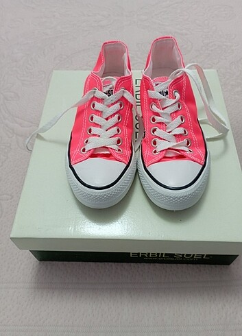 37 numara Converse