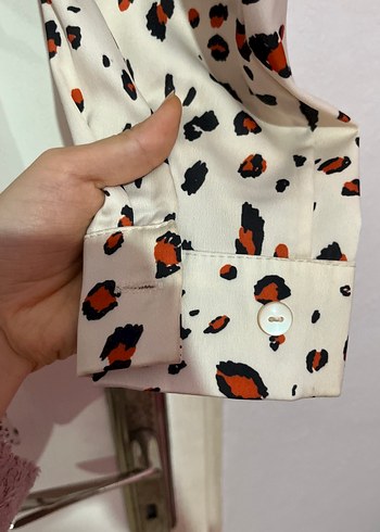 Leopar Desenli Kısa Bağlamalı Bluz - Görsel 5
