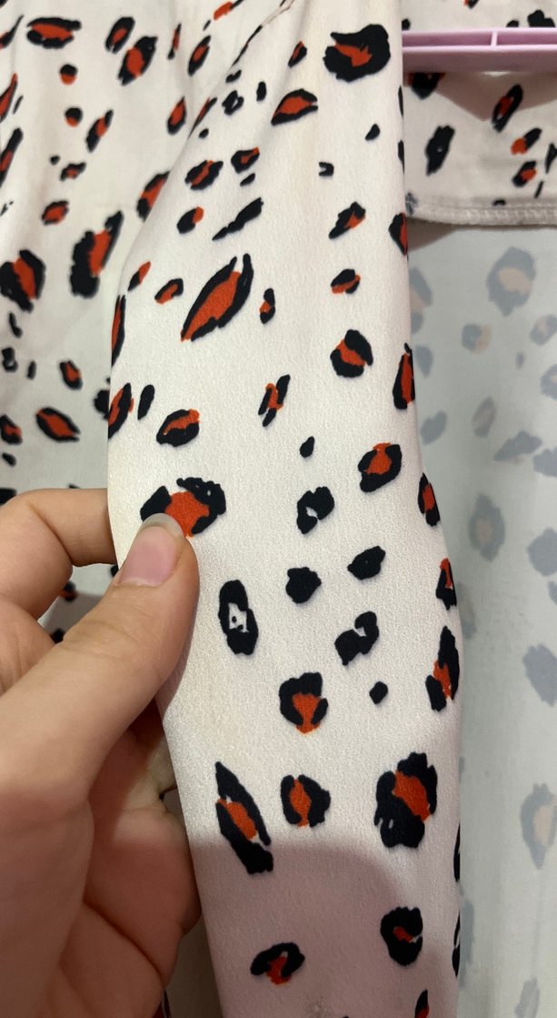 Leopar Desenli Kısa Bağlamalı Bluz - Görsel 3