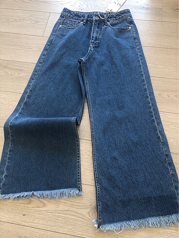 Zara model jean