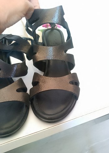 siyah Kadın Dolgu Topuklu Sandalet