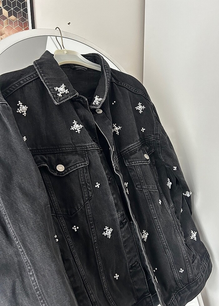 Boncuk detayli kot ceket - Görsel 4