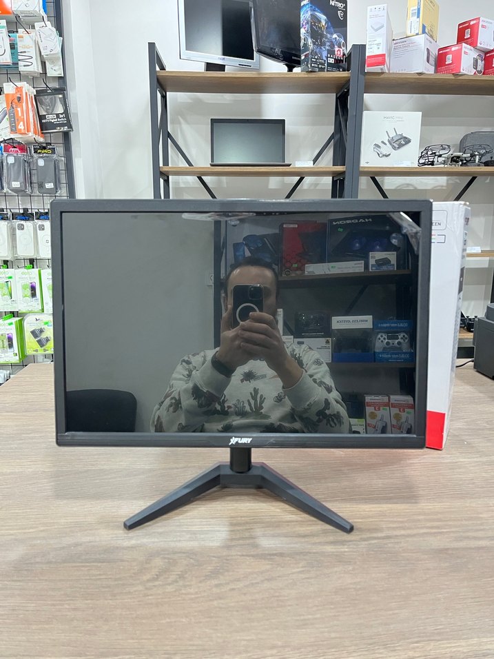 Sıfır 19 inç Siyah Geniş Ekran LED Monitör - Görsel 2