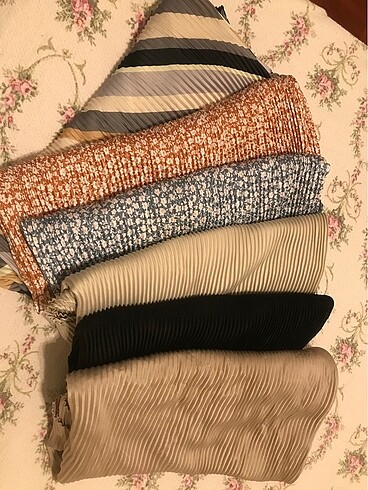 Pilise eşarp tanesi 150 TL dir