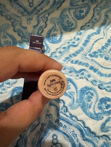 Beden Tarte shape tape kapatıcı 29N light medium rengi