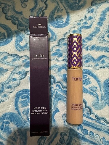 Tarte shape tape kapatıcı 29N light medium rengi