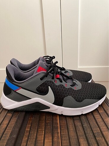 Nike legend essential 2
