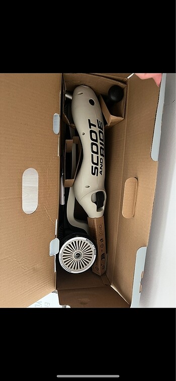 Beden ten rengi Renk Scoot and Ride Scooter