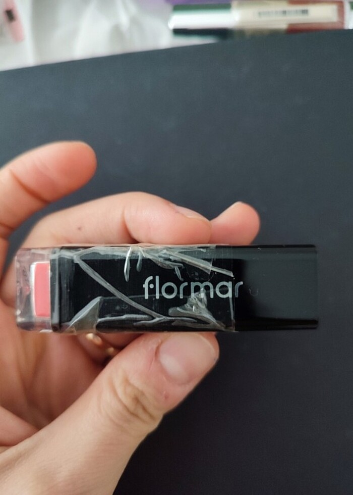 Flormar HD weıghtless matte lipstick ruj 04 - Görsel 2