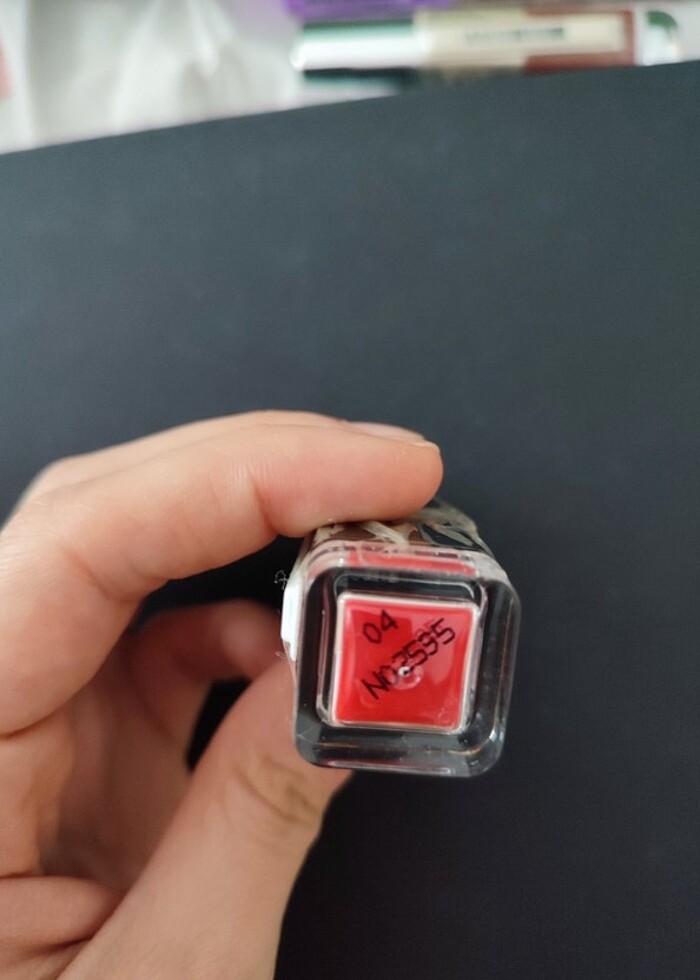 Flormar HD weıghtless matte lipstick ruj 04 - Görsel 4