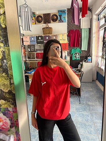 Kırmızı nakışlı Puma t-shirt