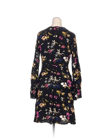 s Beden PreLoved Kısa Elbise %70 İndirimli.
