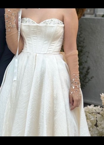 Straplez A Kesim göğüs islemeli fiyonklu nişan elbisesi - Görsel 3