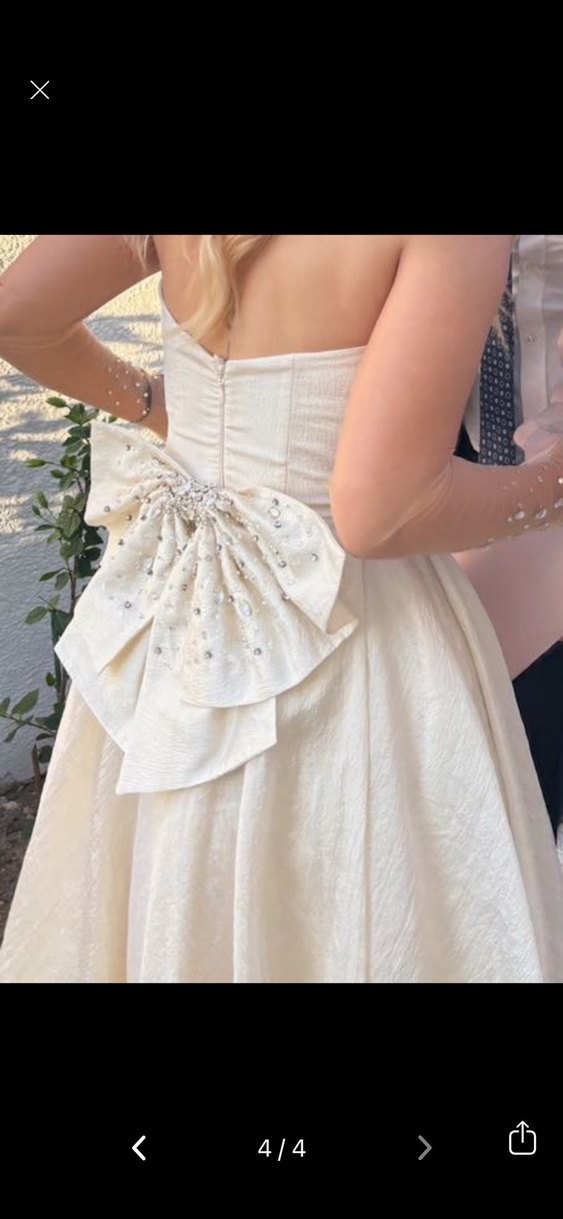 Straplez A Kesim göğüs islemeli fiyonklu nişan elbisesi - Görsel 4