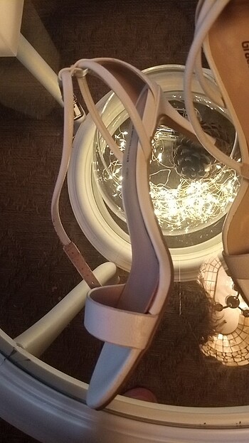 Diğer Bilekten bağlı sandalet
