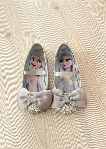 29 Beden H&M elsa Kız Çocuk Nakışlı Fiyonklu Babet
