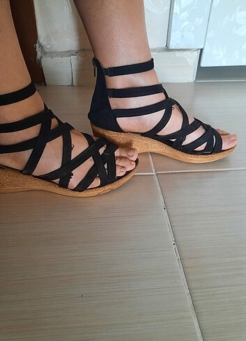 Kalın Topuklu Sandalet