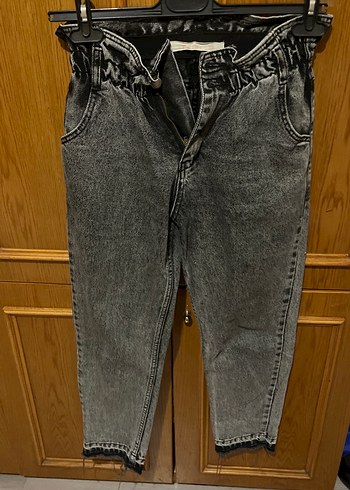Gri Kemerli Kadın Denim Pantolon