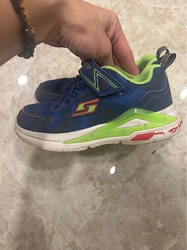 Skechers Skechers ayakkabı ışıkları çalışıyor