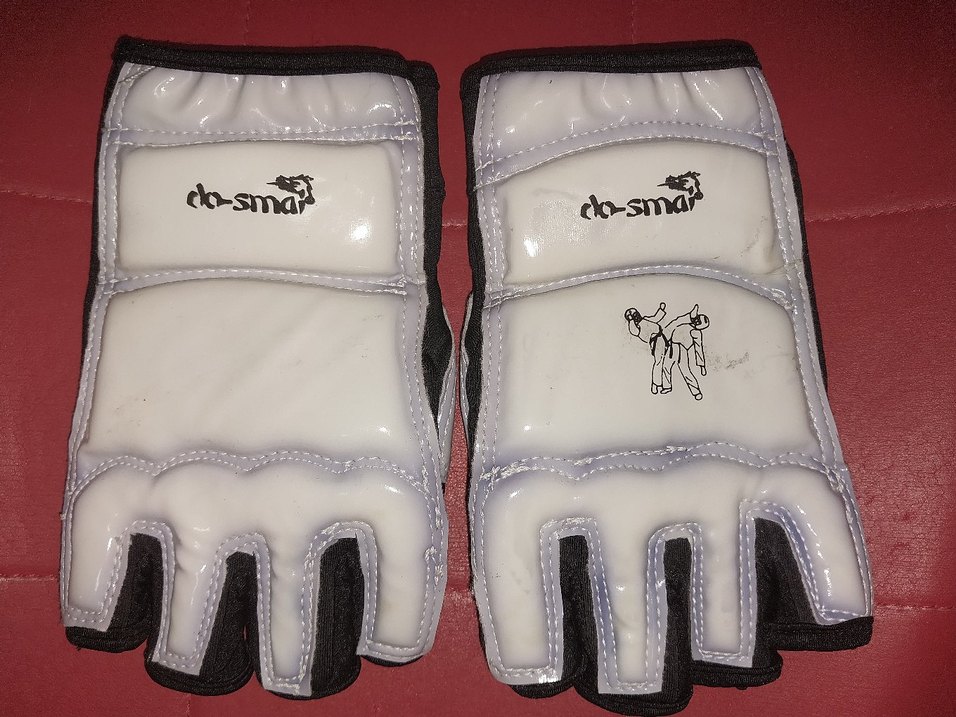 Beyaz Baskılı Do-smai sporcu Eldiveni - Görsel 3