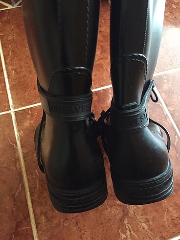 41 Beden Ninewest Kauçuk Yağmur Çizmesi