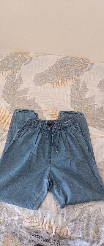 Diğer Bir kere giyilmiş. Temiz pantalon