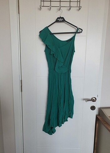 Yeşil askılı elbise 