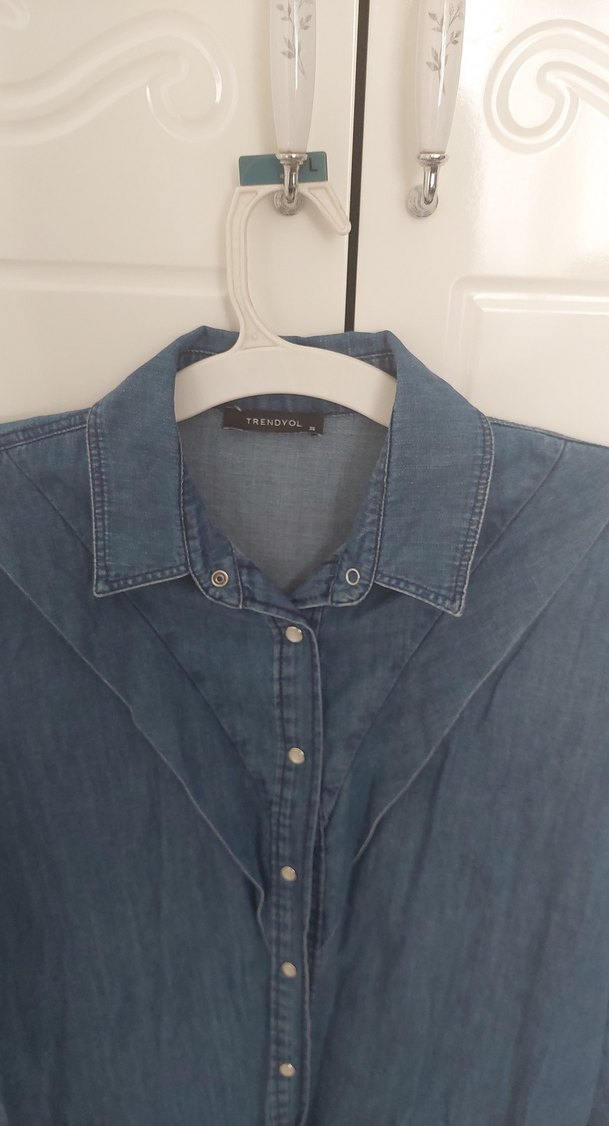 Düğmeli Mavi Denim Kadın Gömlek - Görsel 3