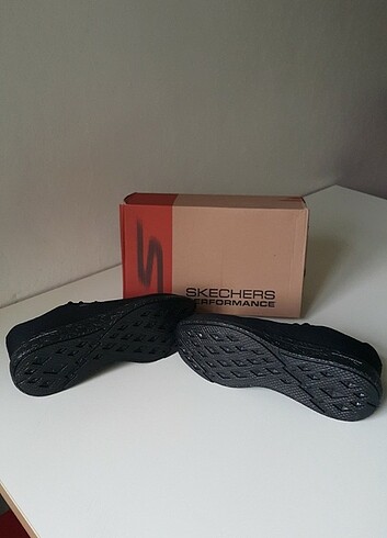 Skechers Sıfır ürün A kalite 40 ve 47 numara aralığı mevcut