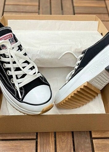Converse Sıfır ürün 36 ve 40 numara aralığı mevcut