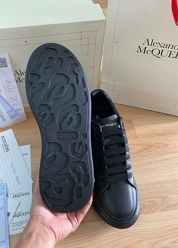 Alexander McQueen İthal, Hakiki deri ? Sertifikalı ? Kutulu ? Toz Torbalı.