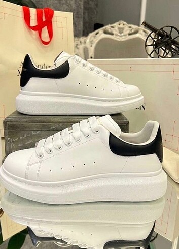 Alexander McQueen İthal, Hakiki deri ? Sertifikalı ? Kutulu ? Toz Torbalı.