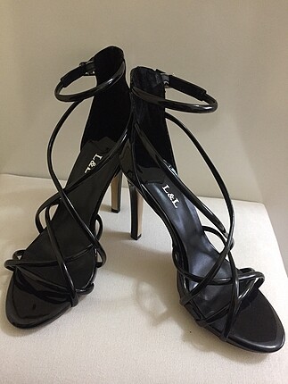 Zara Siyah ipli topuklu ayakkabı