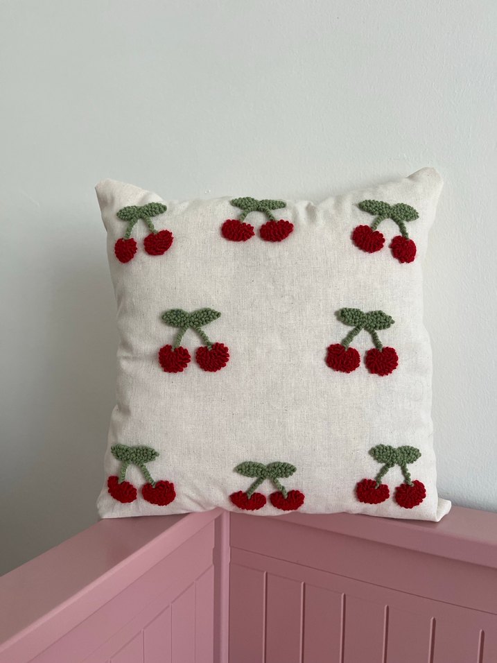 Kiraz Desenli Punch Yastık - Görsel 2