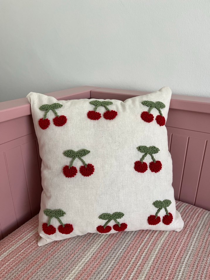 Kiraz Desenli Punch Yastık - Görsel 4