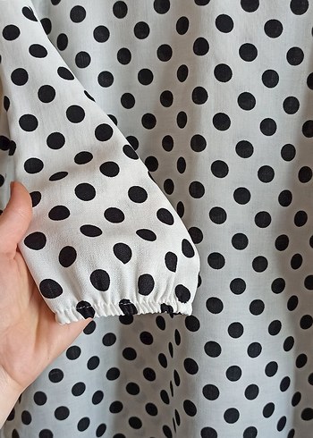 Puantiye Desenli V Yakalı Bluz - Görsel 2