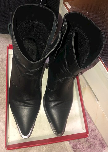 Siyah Deri Topuklu Kadın Bot - Görsel 3