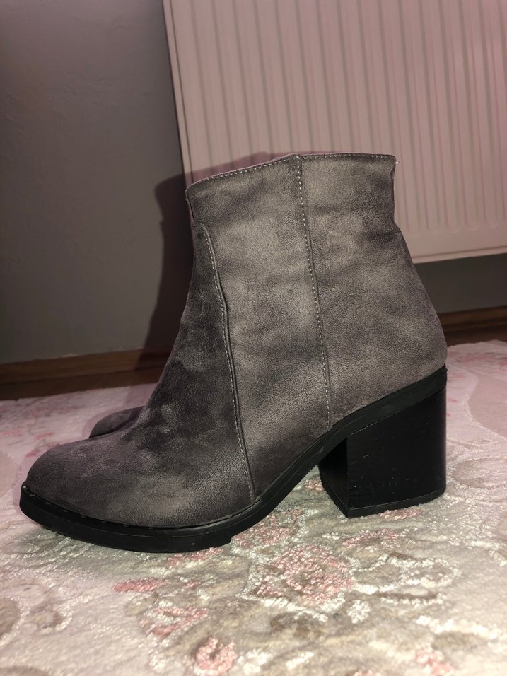Gri/Antrasit Süet Topuklu Kadın Bot - Görsel 3