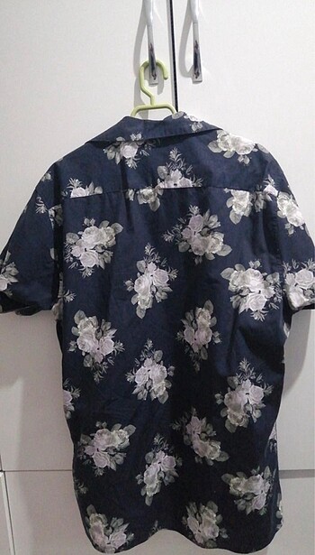 l Beden çeşitli Renk Slim Fit Çiçek Desenli Gömlek