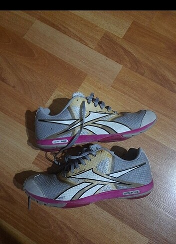 37 Beden Orjinal Reebok kadın spor ayakkabı